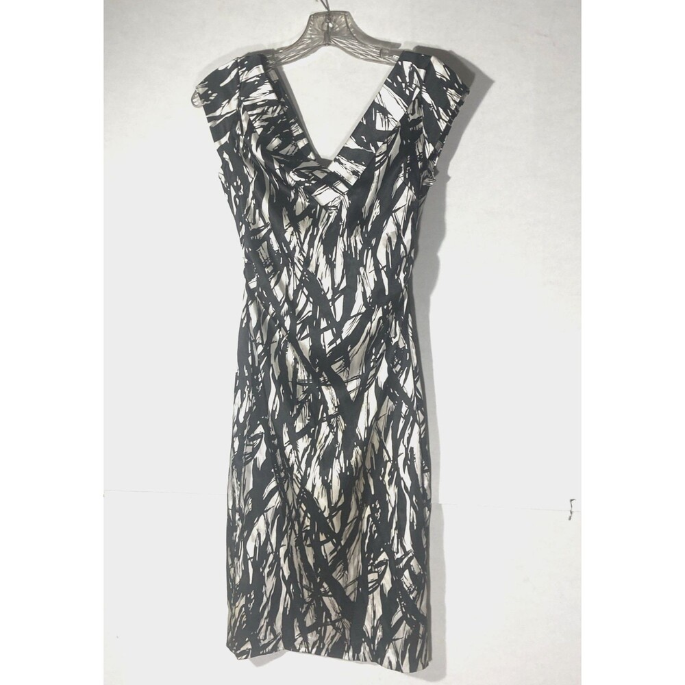 MAGGY LONDON black white printed v-neck cap sleeve satin shift dress 2P